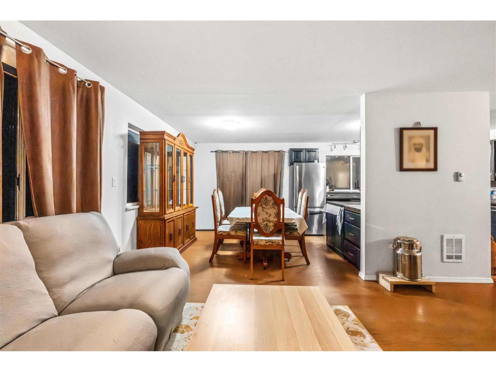 10032 122 Street Property Photo 4