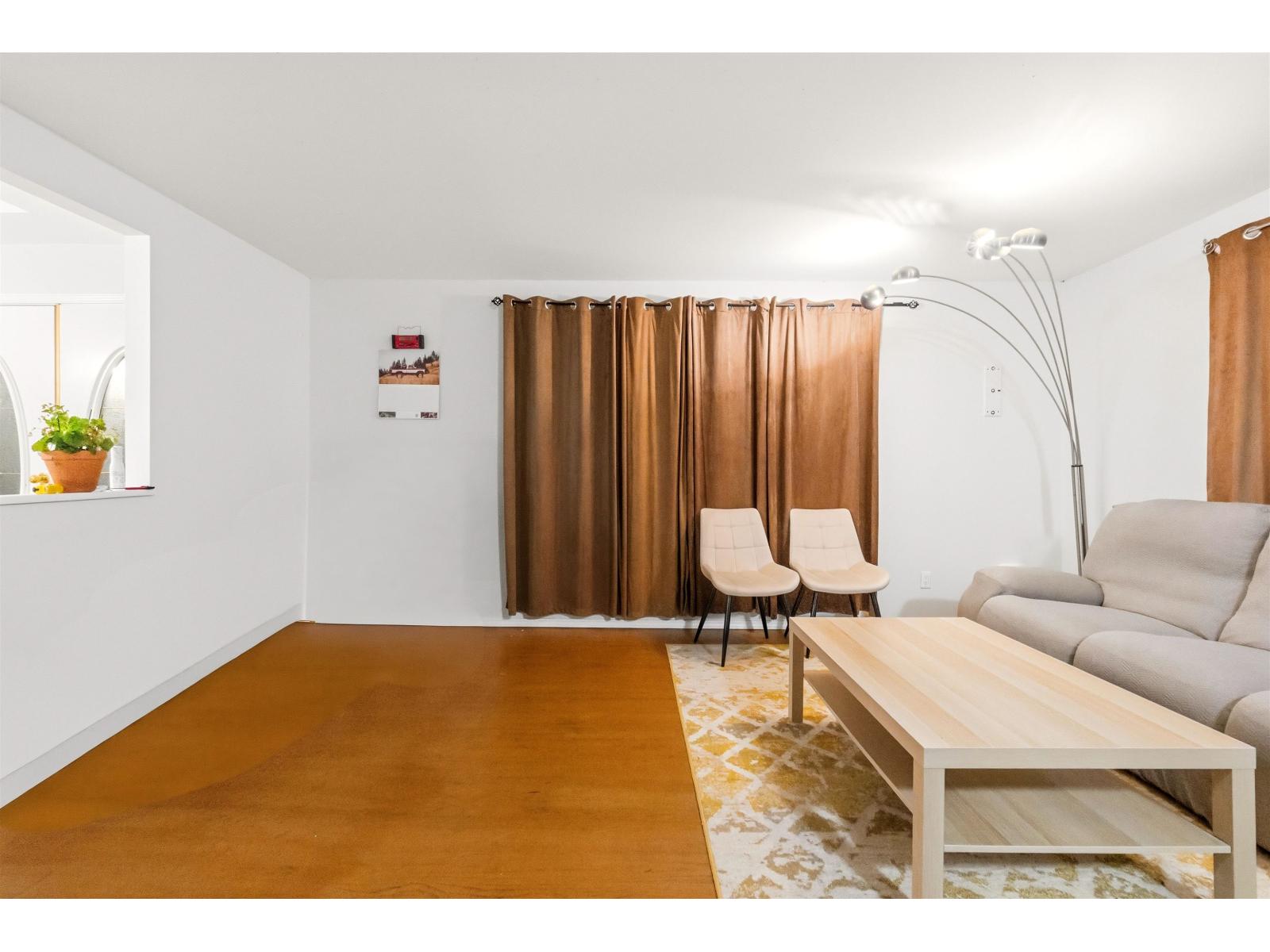 10032 122 Street Property Photo 5