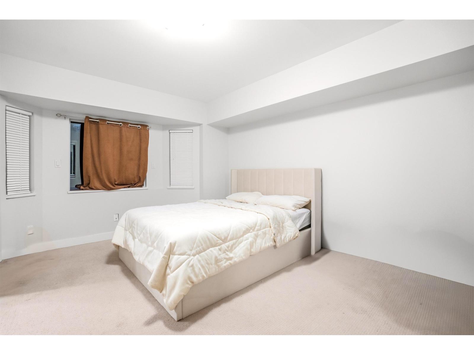 10032 122 Street Property Photo 15