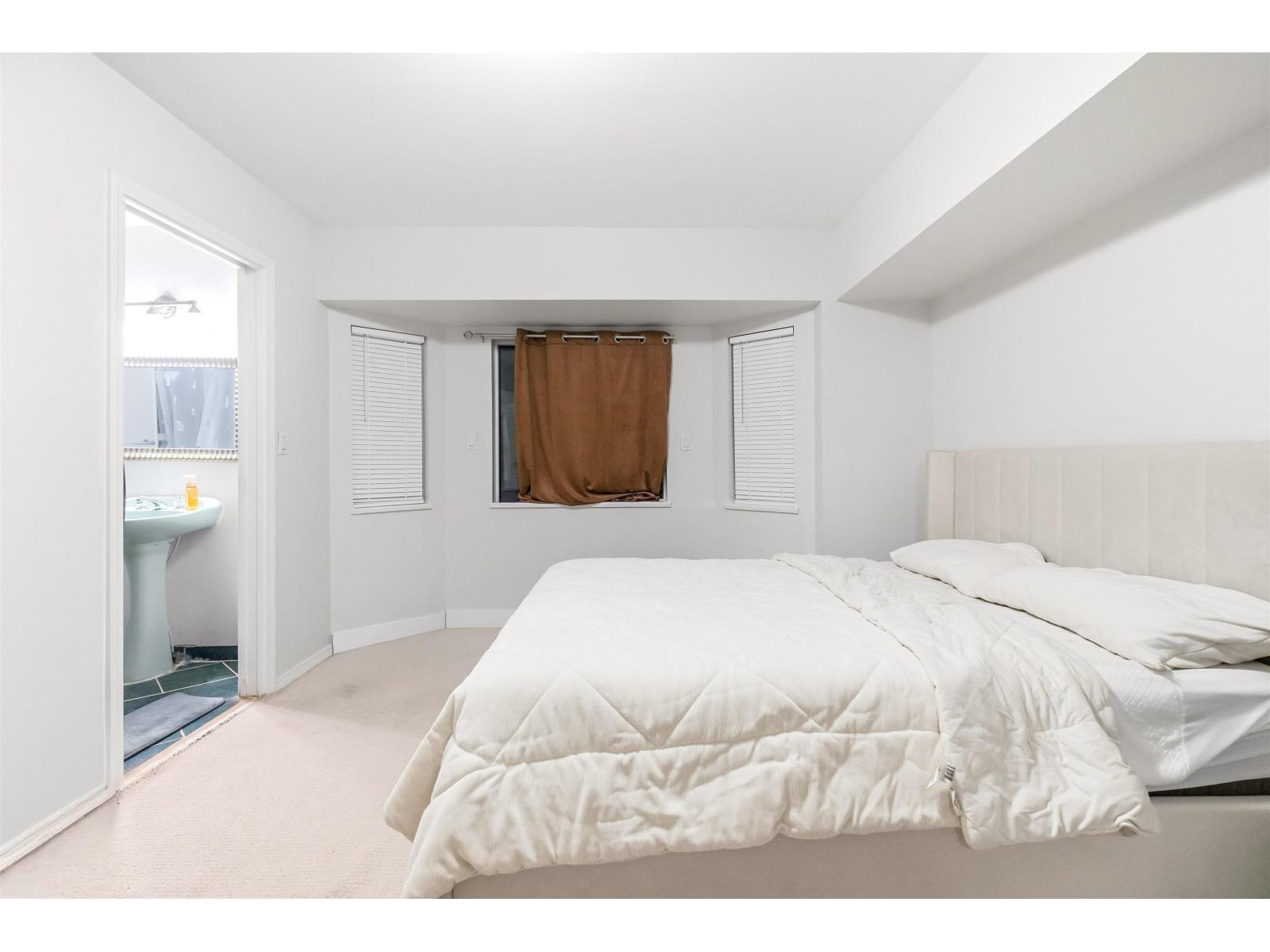 10032 122 Street Property Photo 17