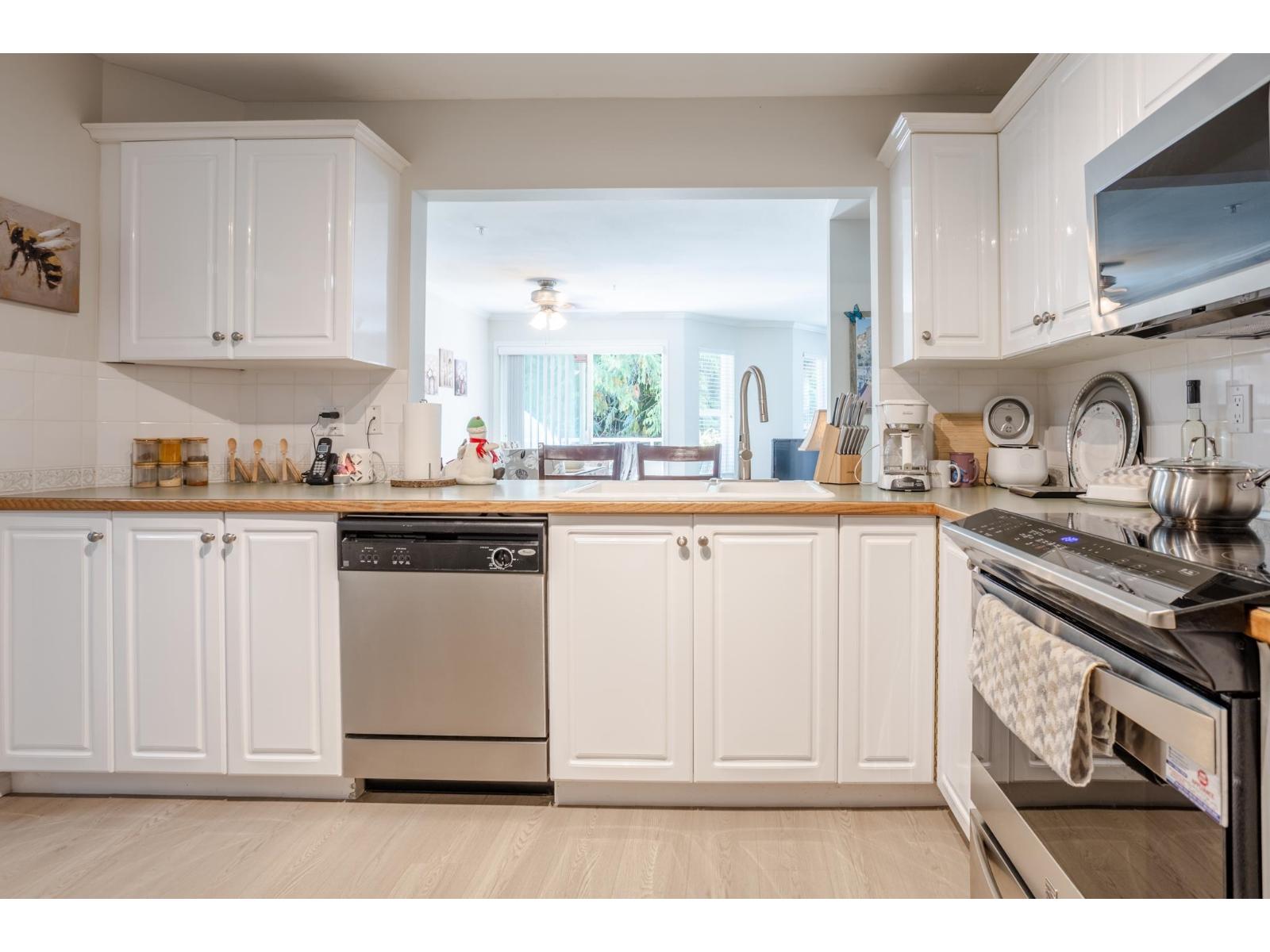 205 6557 121 Street Property Photo 3