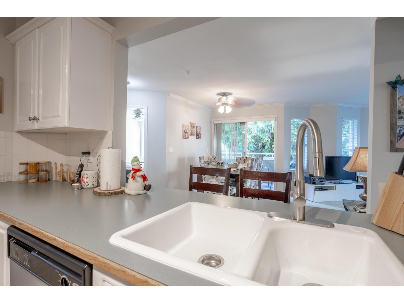 205 6557 121 Street Property Photo 4