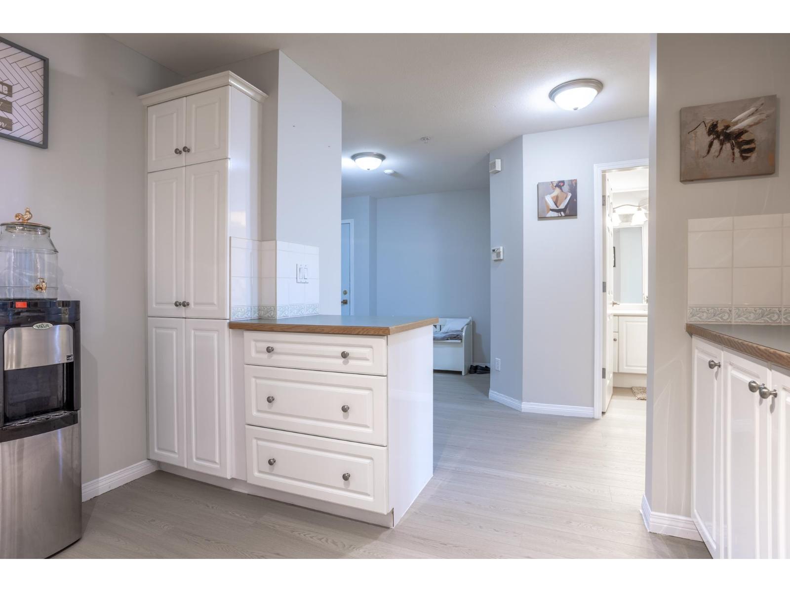 205 6557 121 Street Property Photo 5