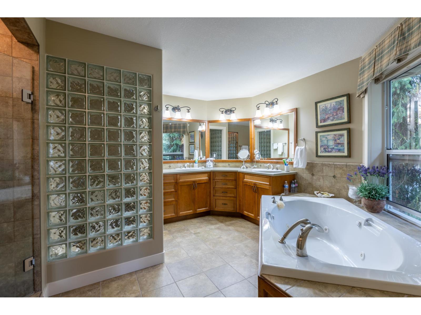 16 4001 Old Clayburn Road Property Photo 17
