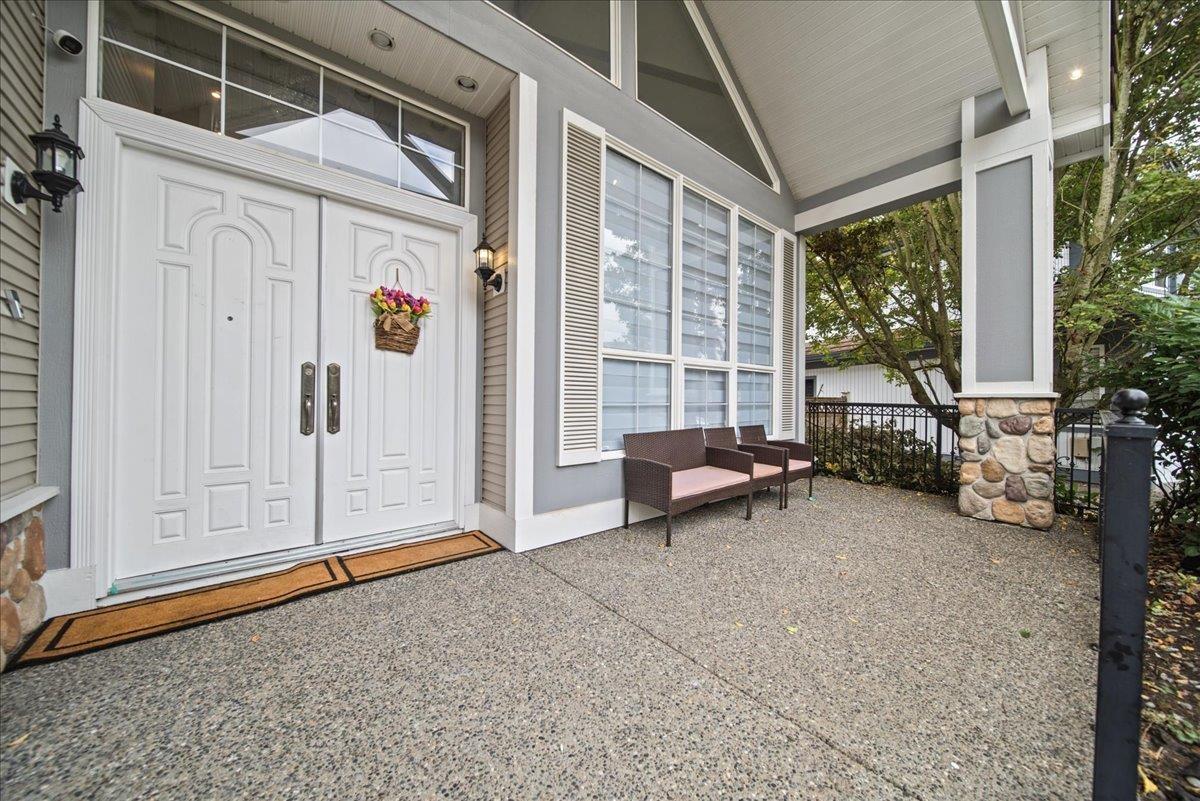 7355 146a Street Property Photo 3
