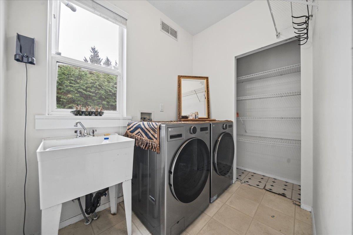 7355 146a Street Property Photo 15