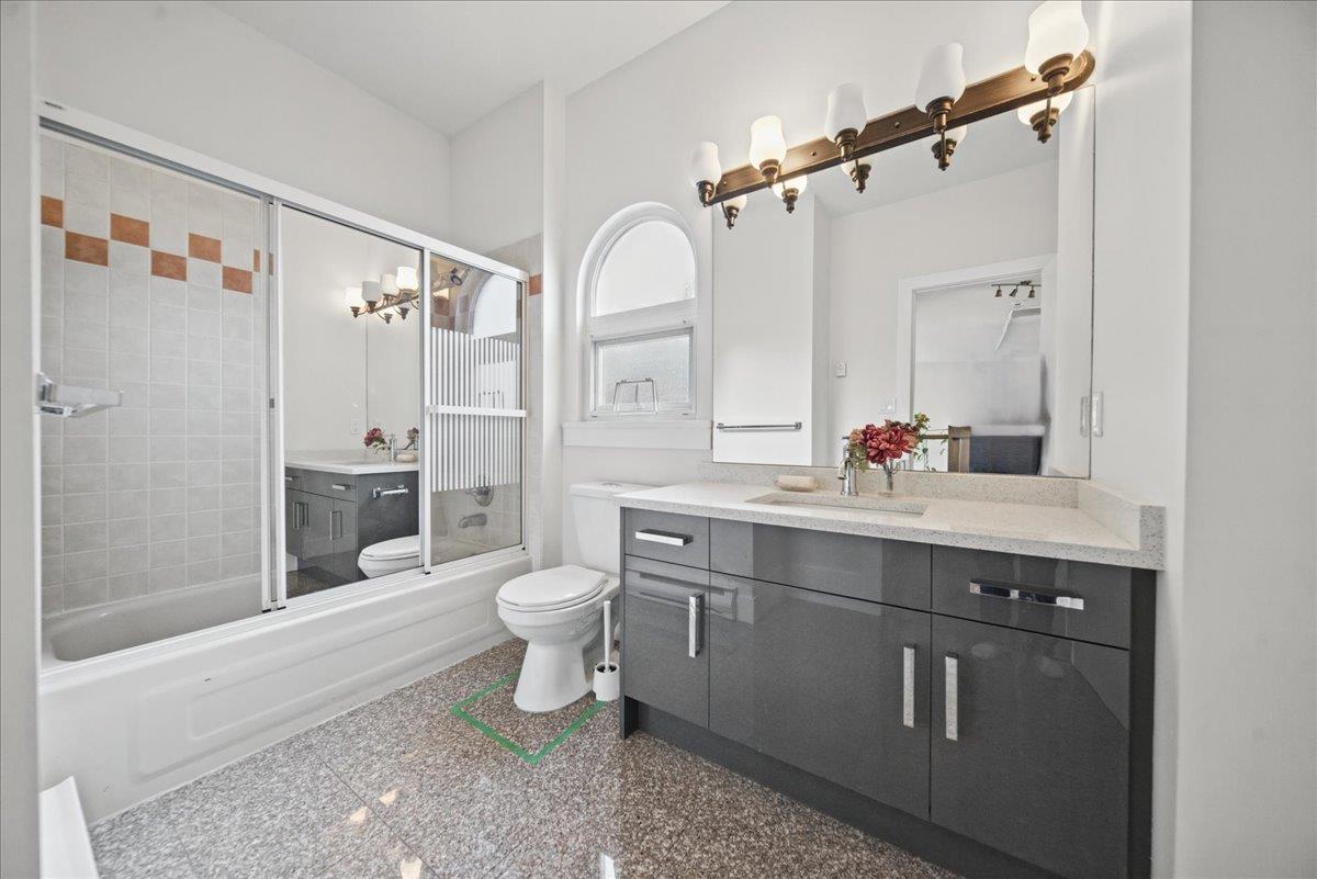 7355 146a Street Property Photo 23