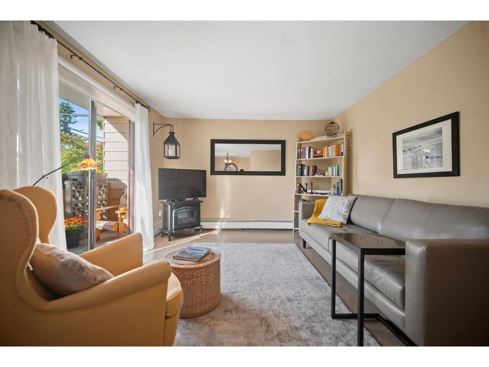 101 1442 Blackwood Street Property Photo 4