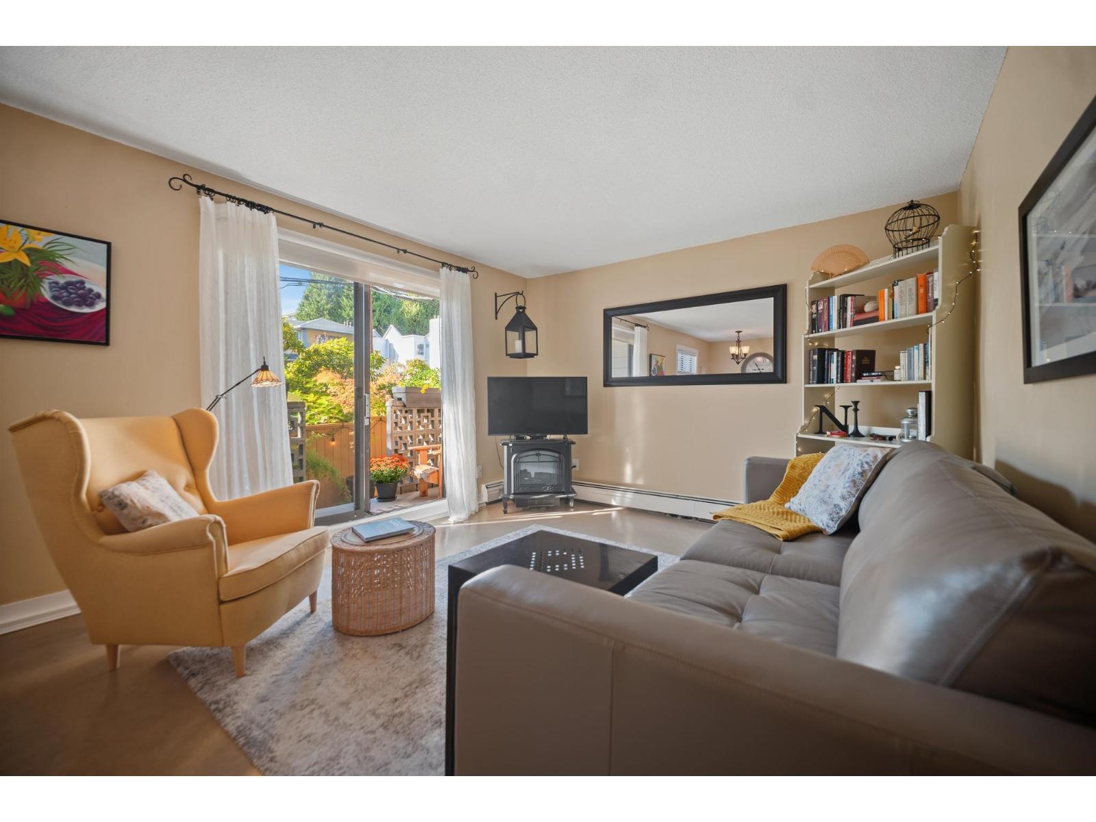 101 1442 Blackwood Street Property Photo 5