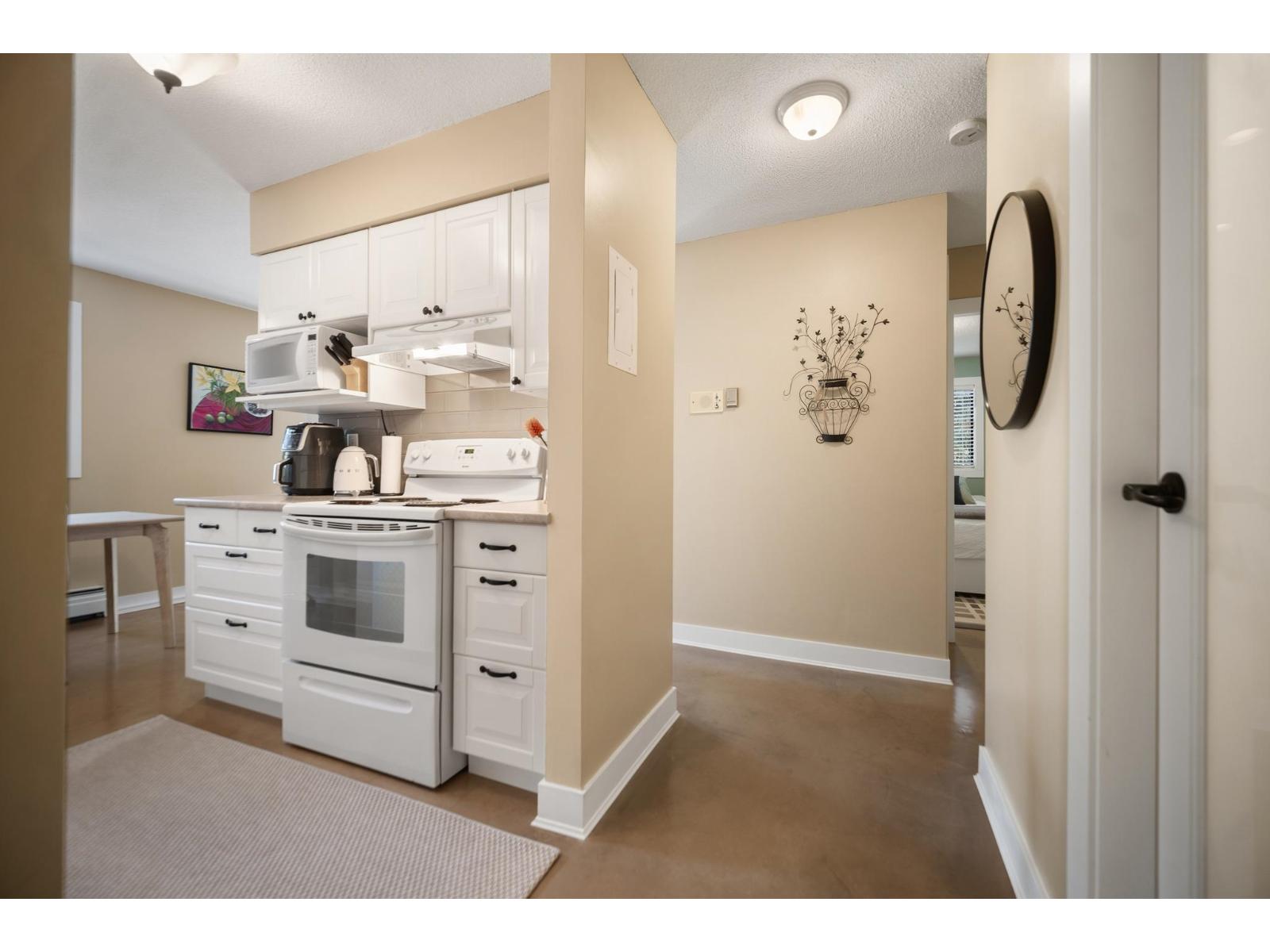 101 1442 Blackwood Street Property Photo 6