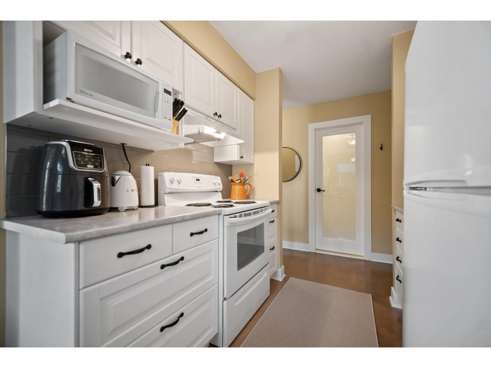 101 1442 Blackwood Street Property Photo 8