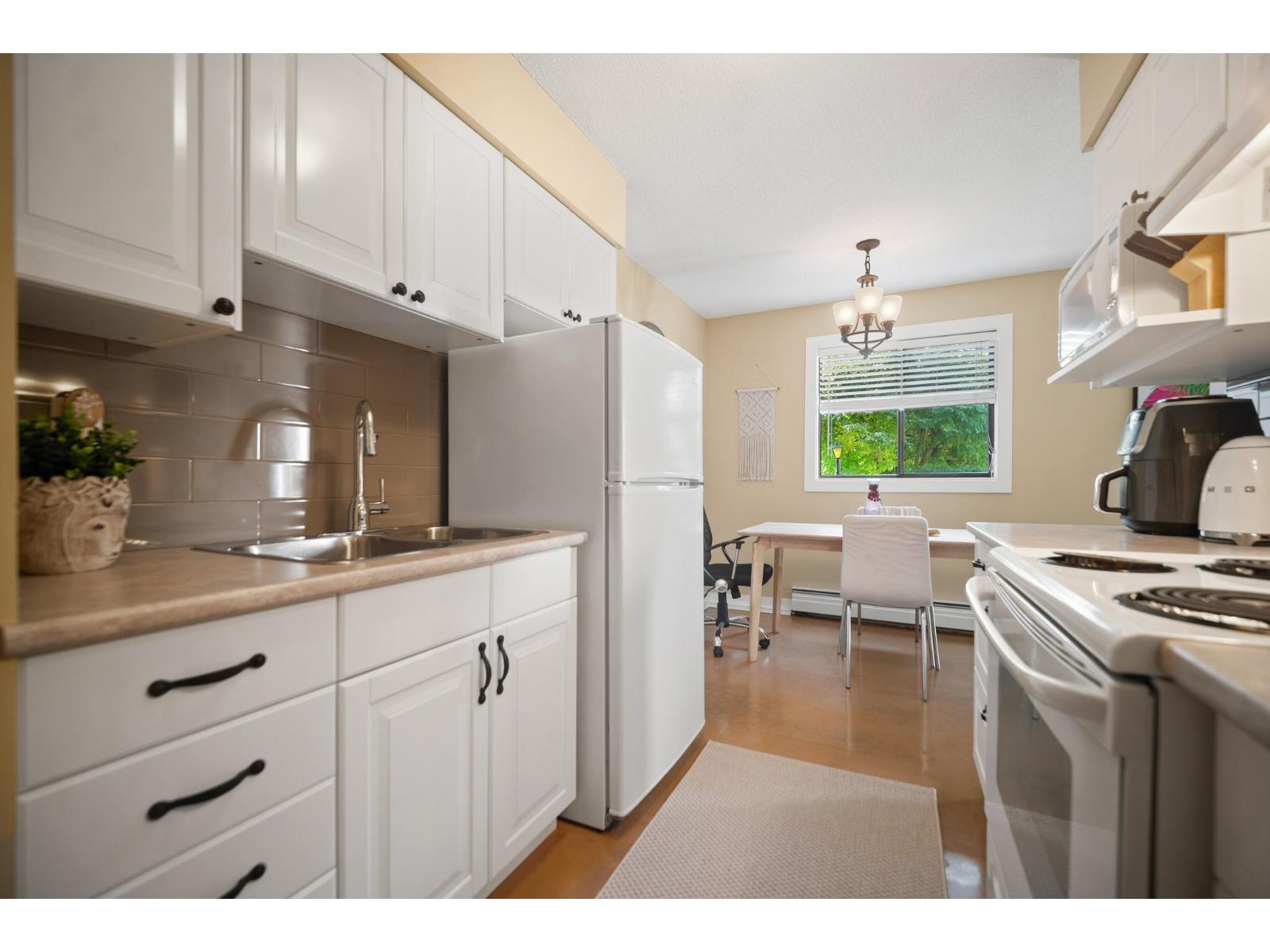 101 1442 Blackwood Street Property Photo 9