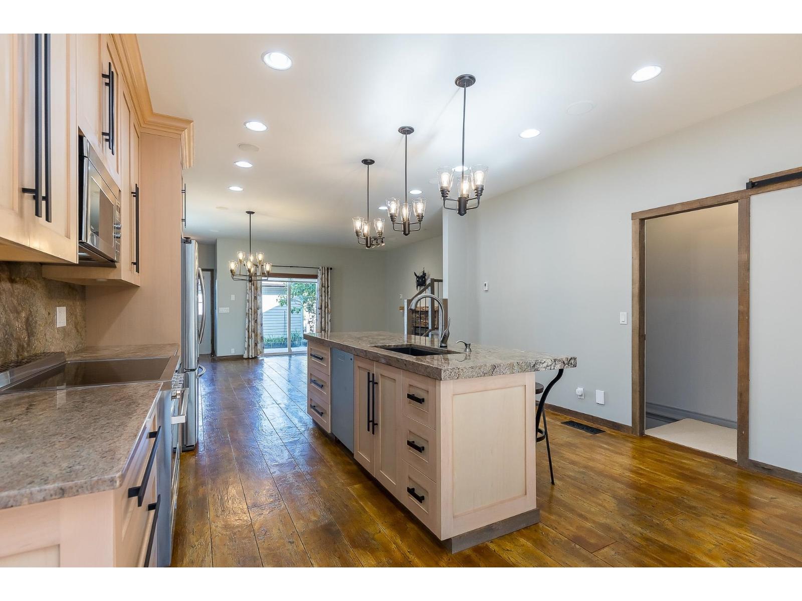 113 33751 7 Avenue Property Photo 6