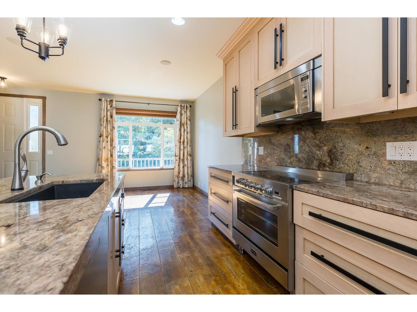 113 33751 7 Avenue Property Photo 7