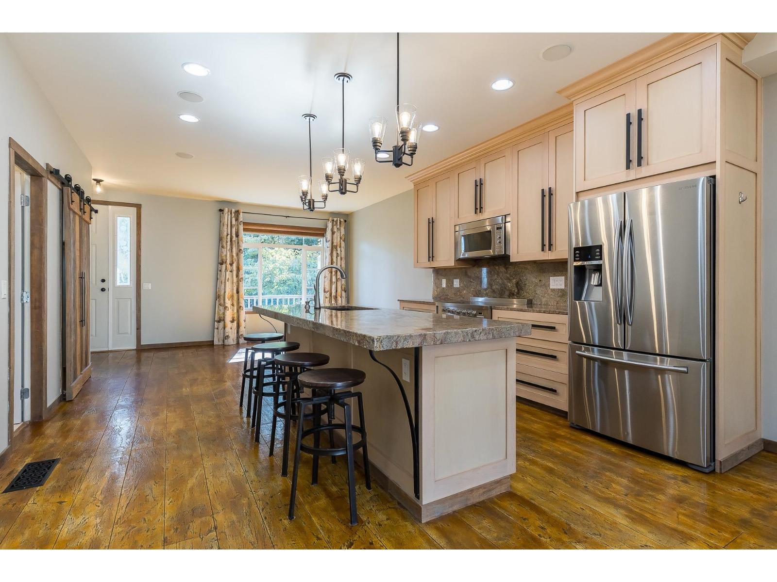 113 33751 7 Avenue Property Photo 9