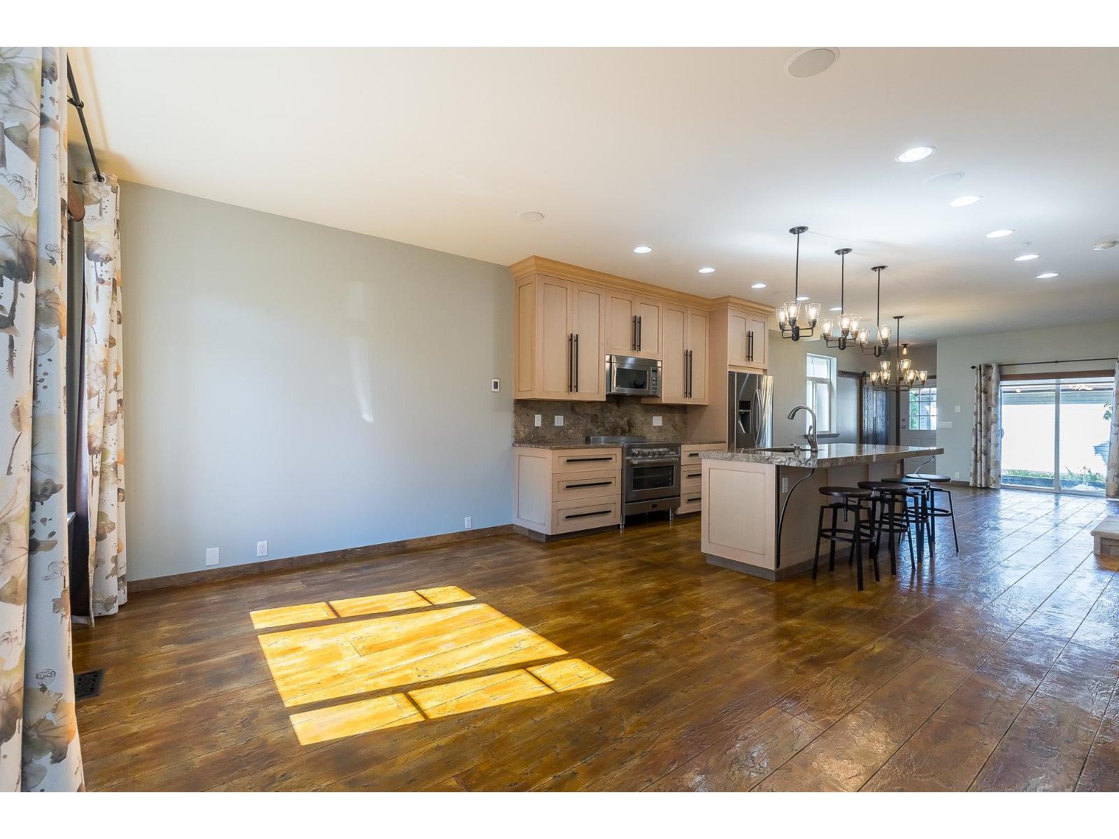 113 33751 7 Avenue Property Photo 13