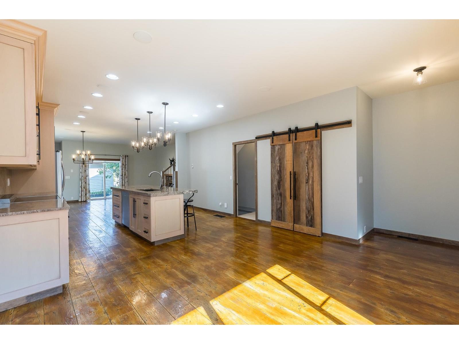113 33751 7 Avenue Property Photo 14