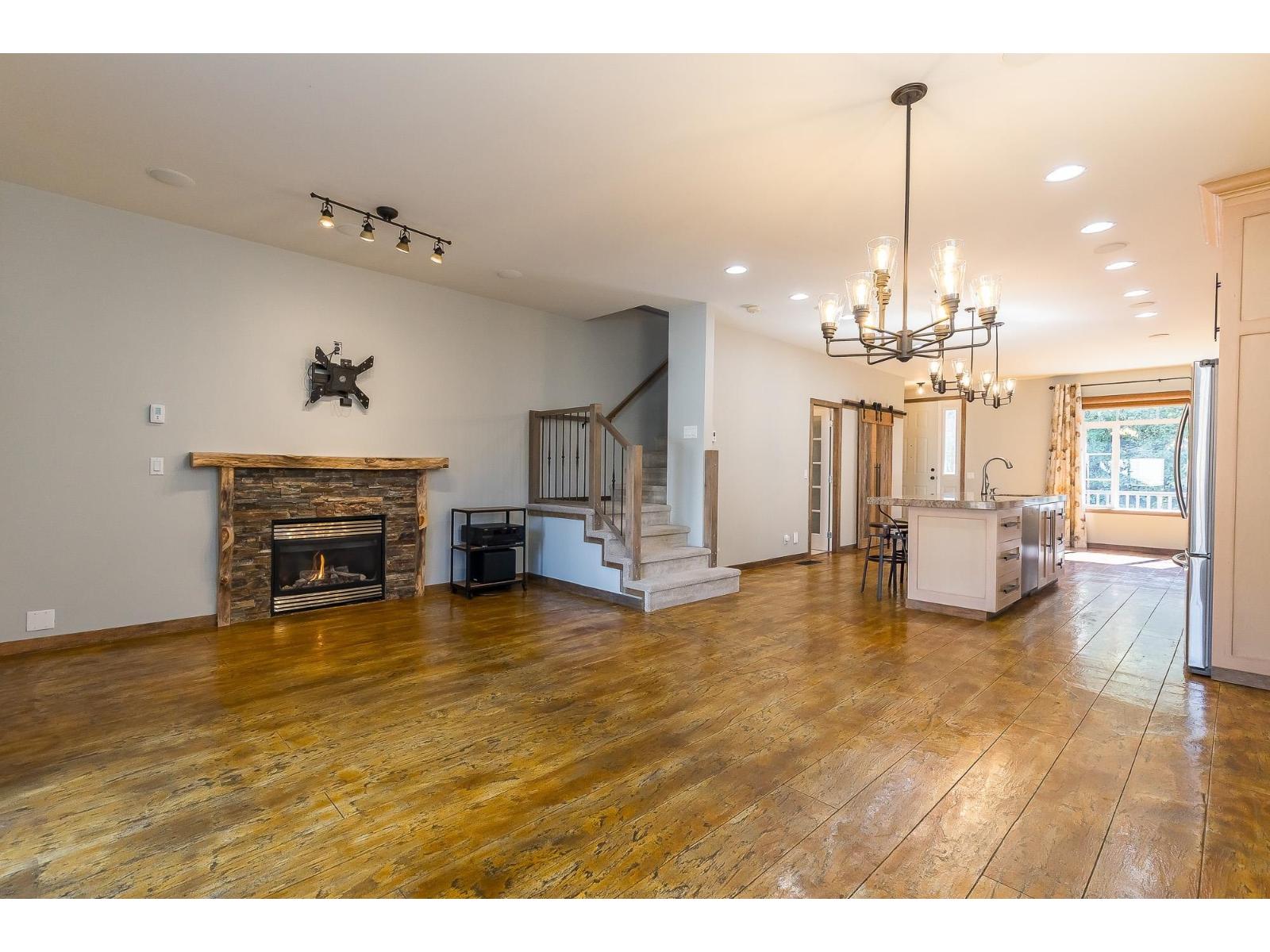 113 33751 7 Avenue Property Photo 16