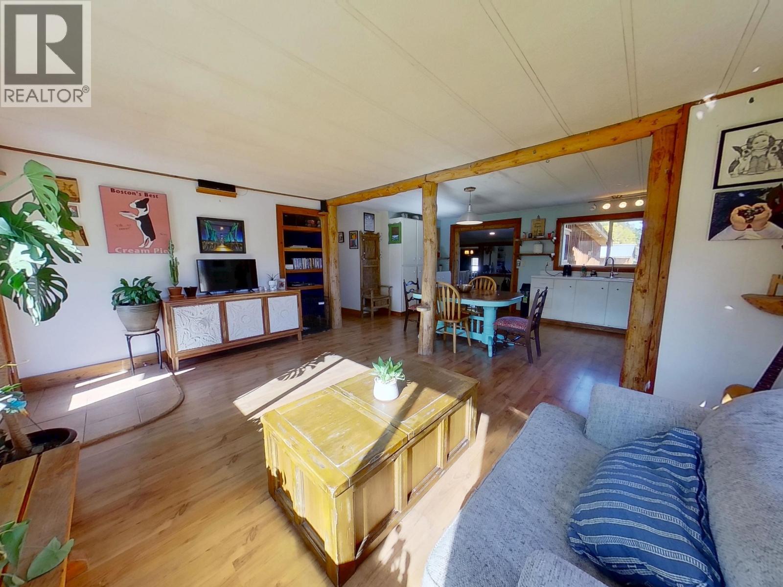 2749 Budd Road Property Photo 5