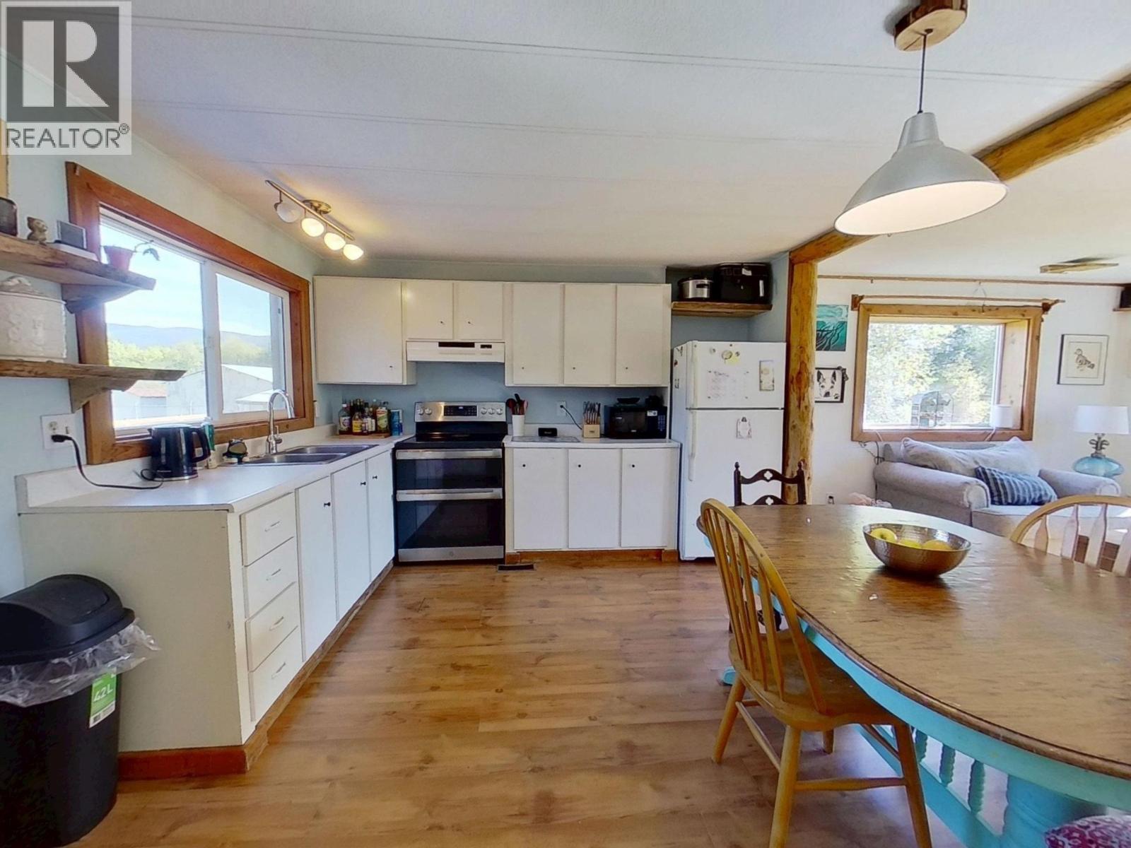 2749 Budd Road Property Photo 6