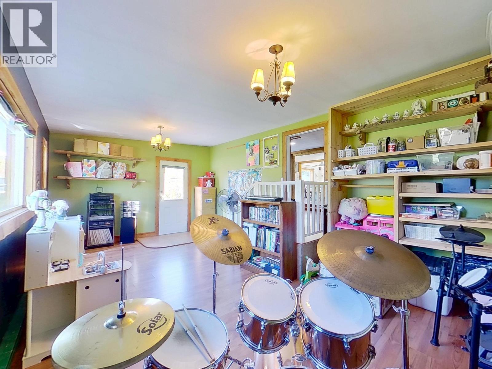 2749 Budd Road Property Photo 17