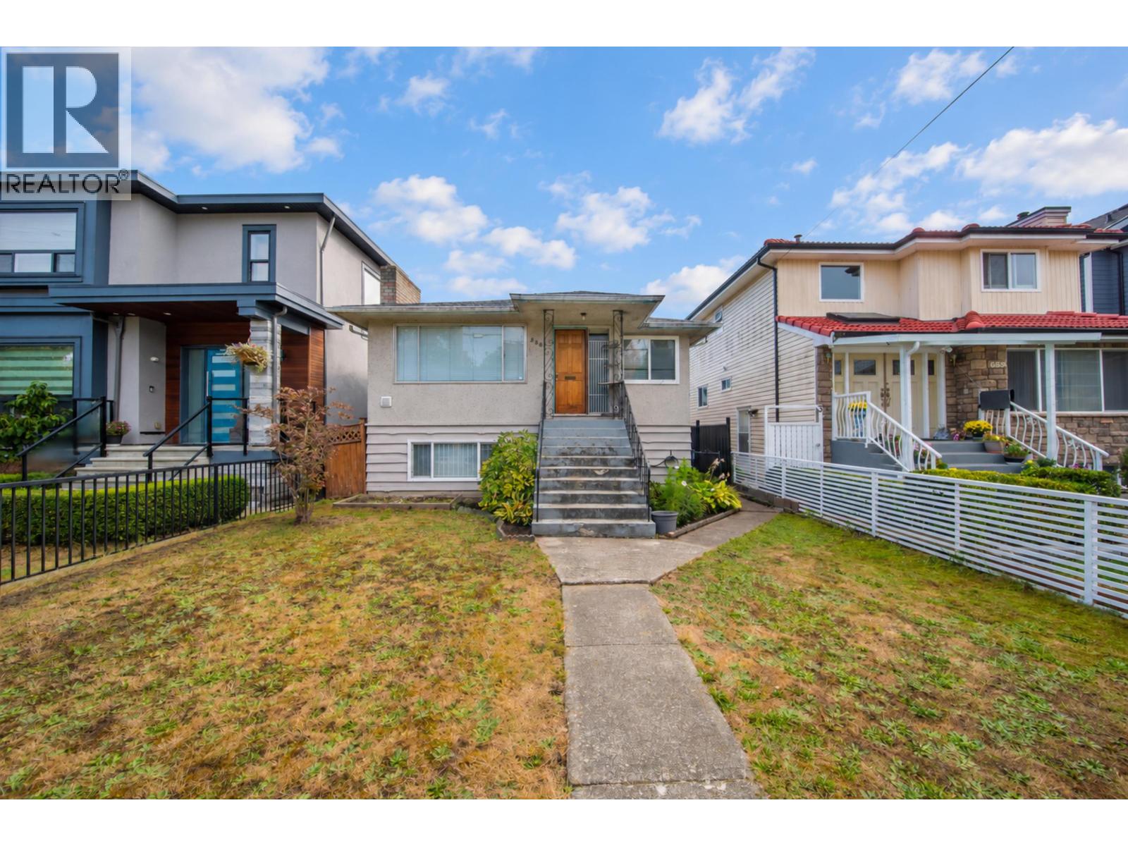 5882 Berkeley Street Property Photo 3