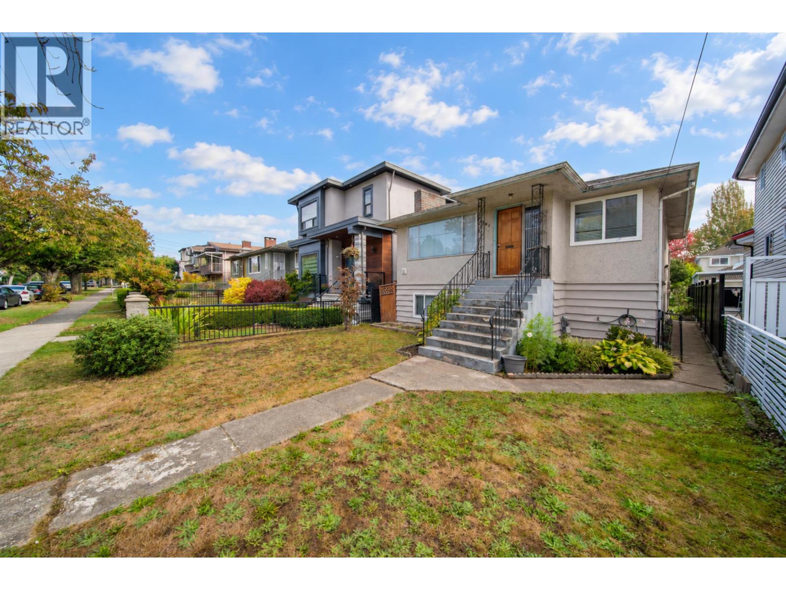 5882 Berkeley Street Property Photo 4