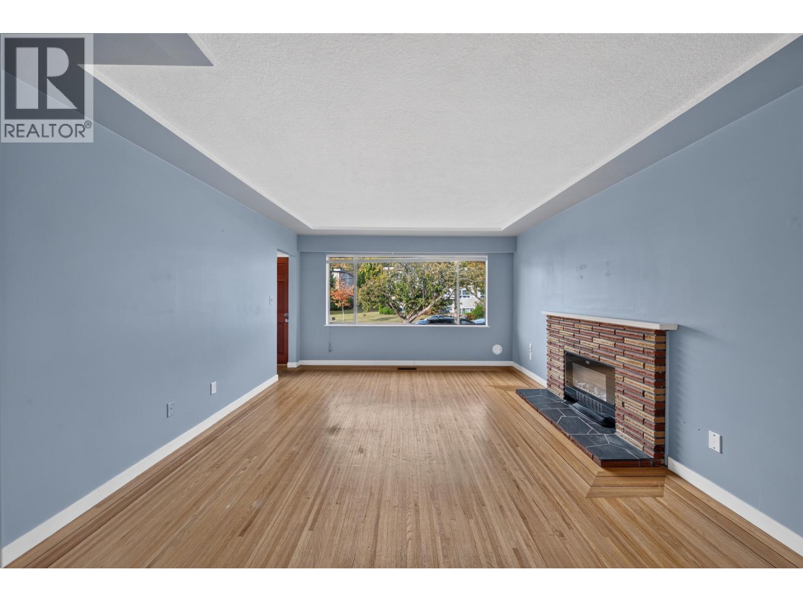 5882 Berkeley Street Property Photo 7