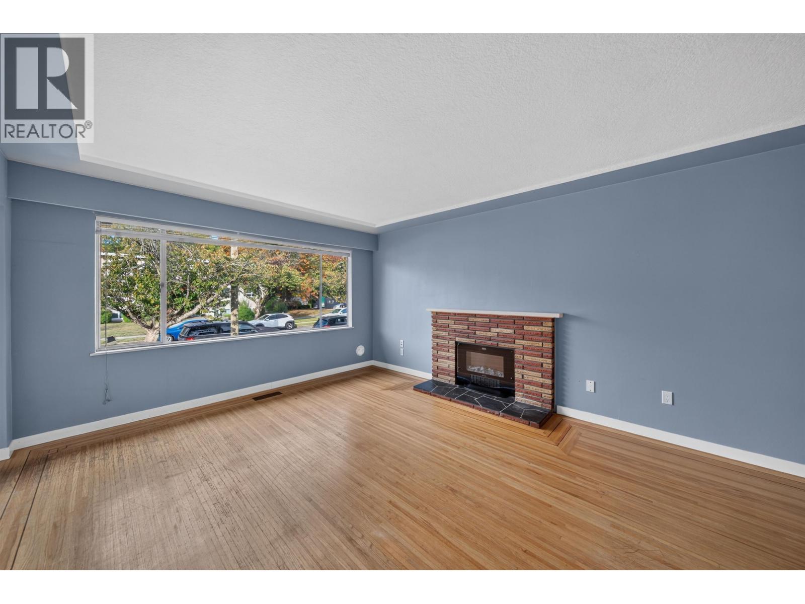5882 Berkeley Street Property Photo 8