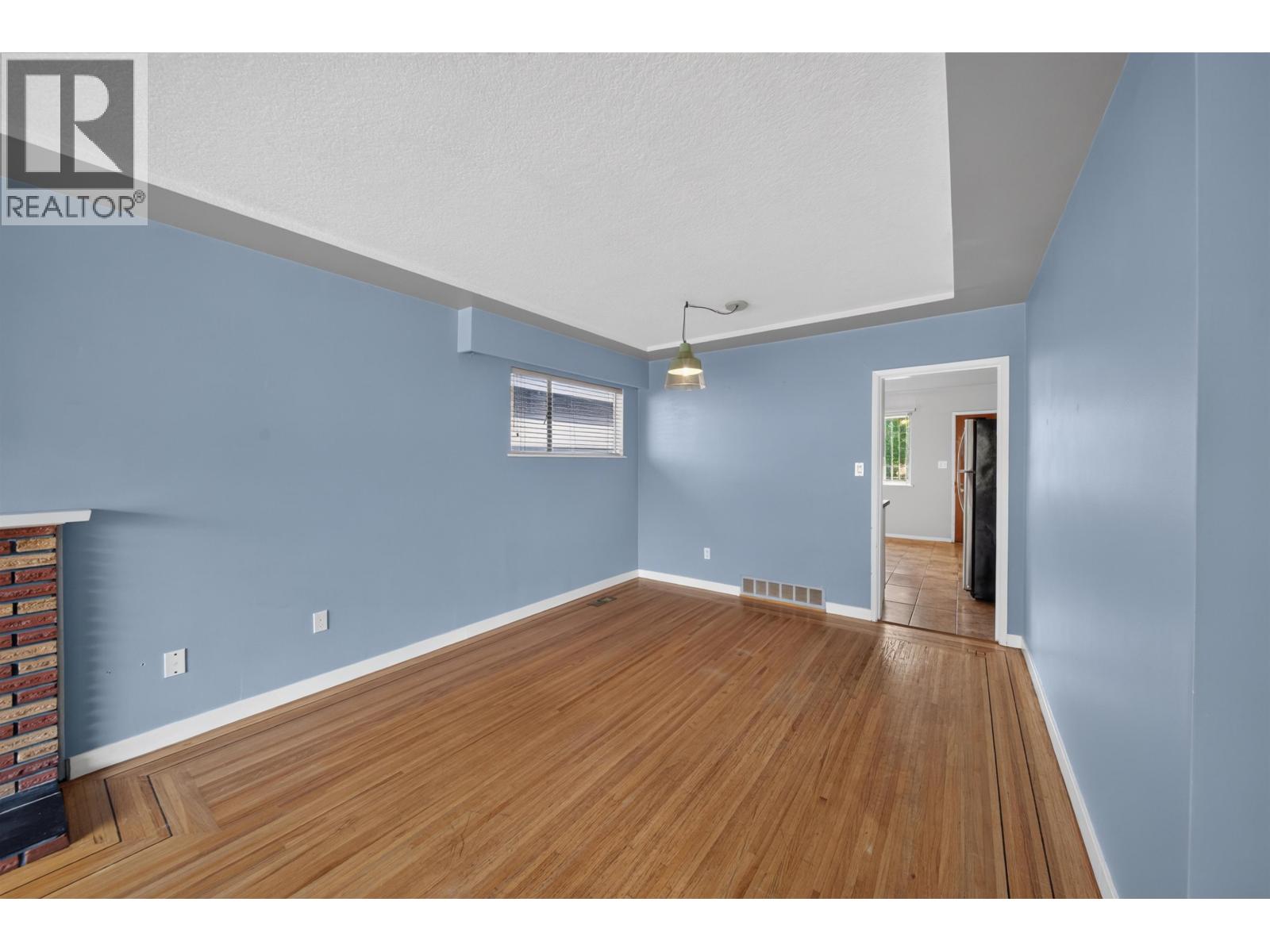 5882 Berkeley Street Property Photo 9