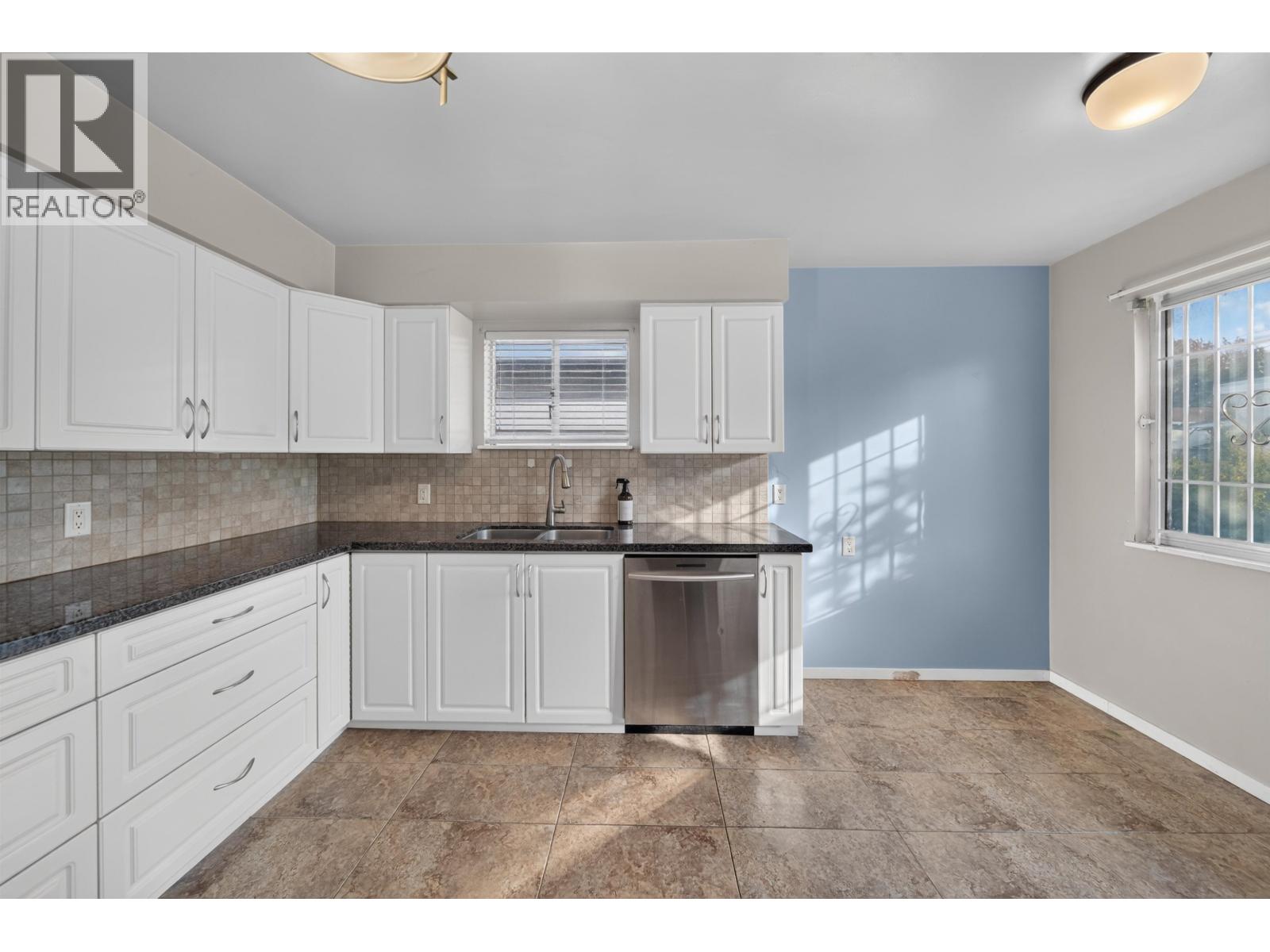 5882 Berkeley Street Property Photo 12