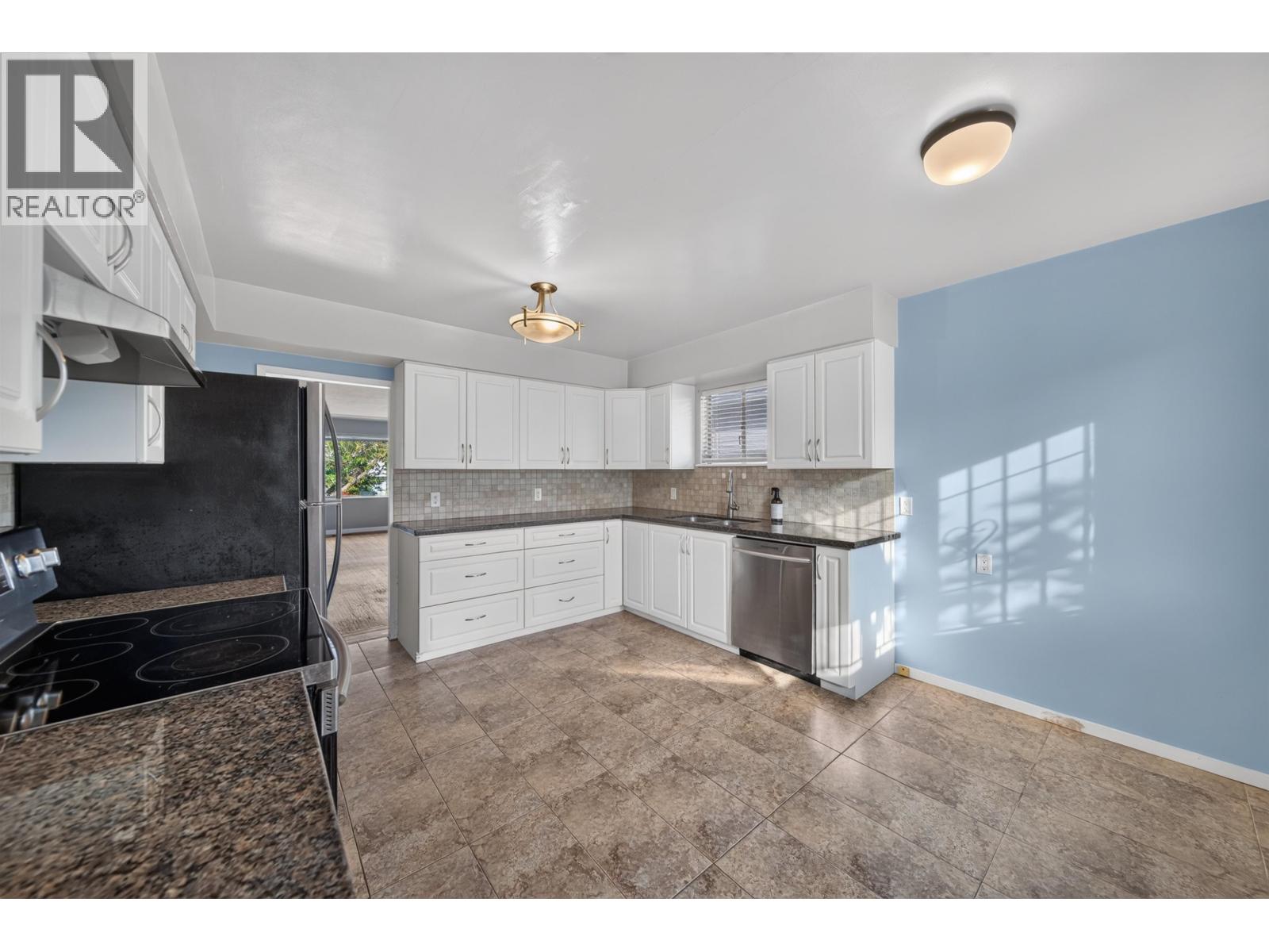 5882 Berkeley Street Property Photo 14