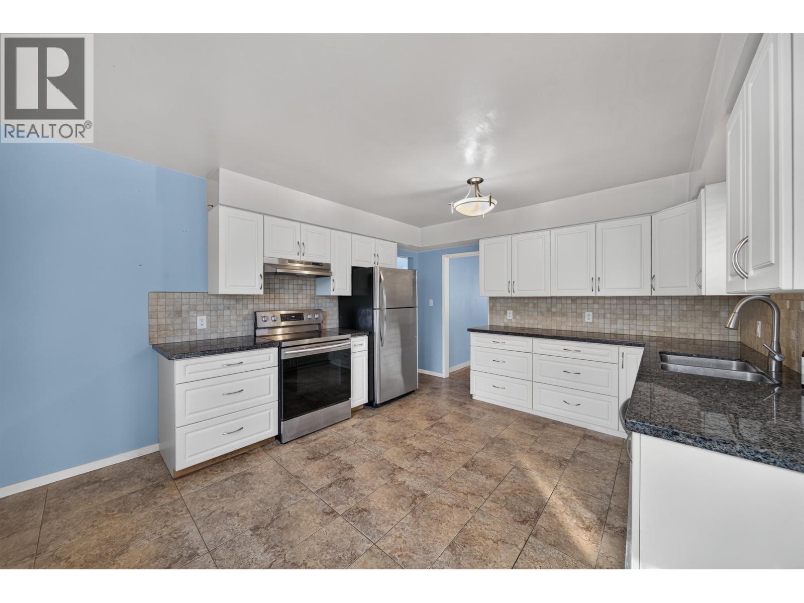 5882 Berkeley Street Property Photo 15