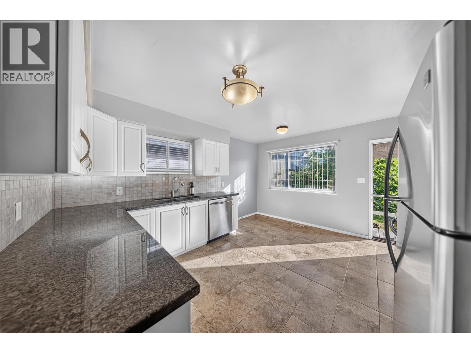 5882 Berkeley Street Property Photo 16