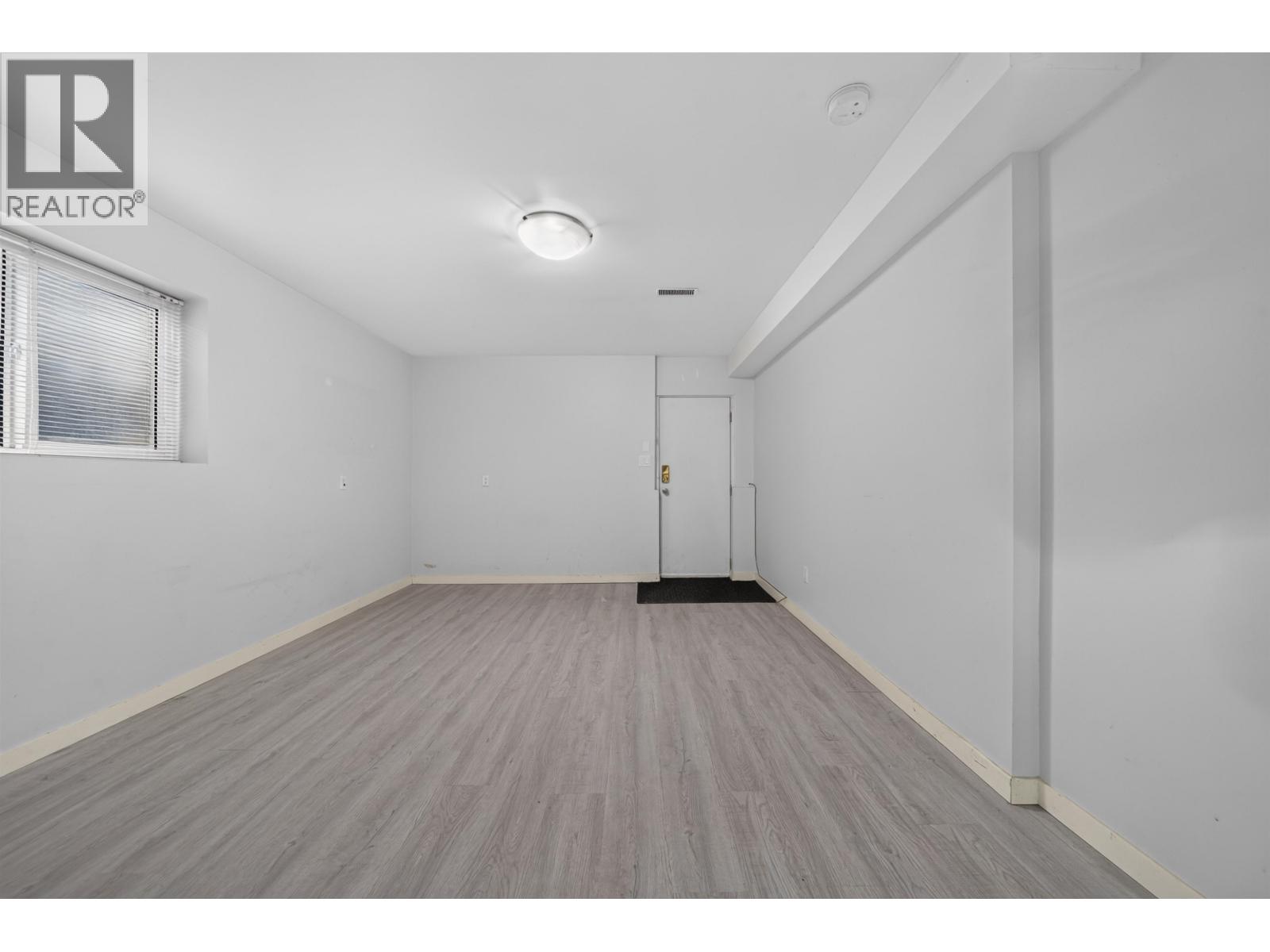 5882 Berkeley Street Property Photo 25