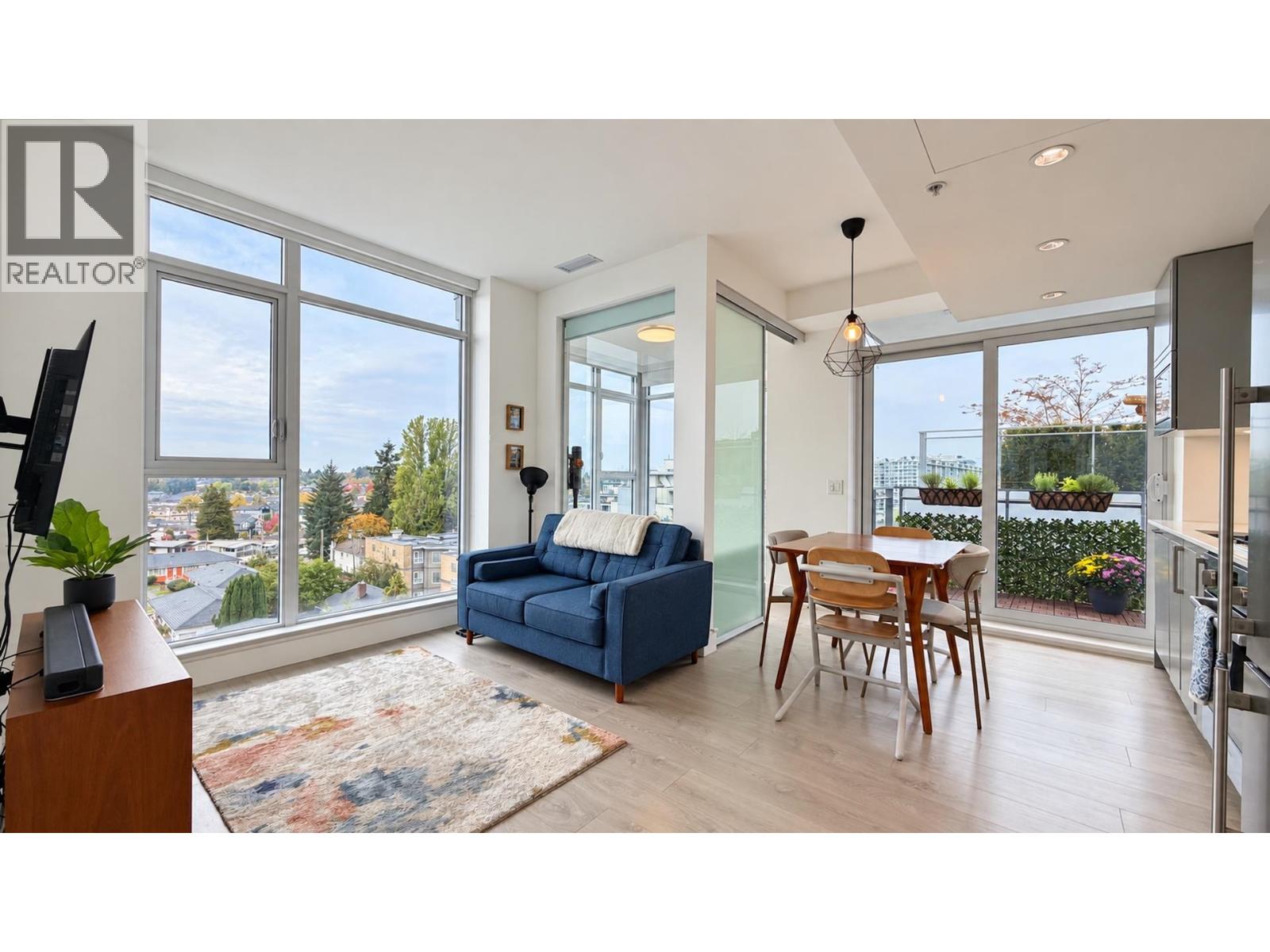 706 2435 Kingsway Property Photo 1