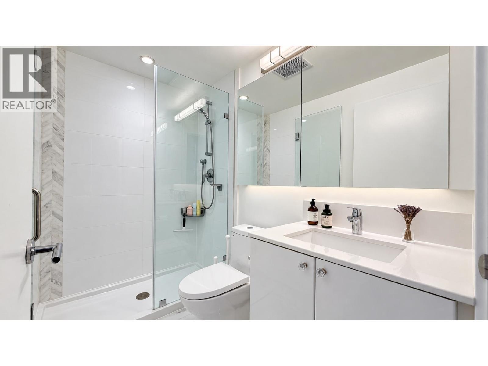 706 2435 Kingsway Property Photo 9