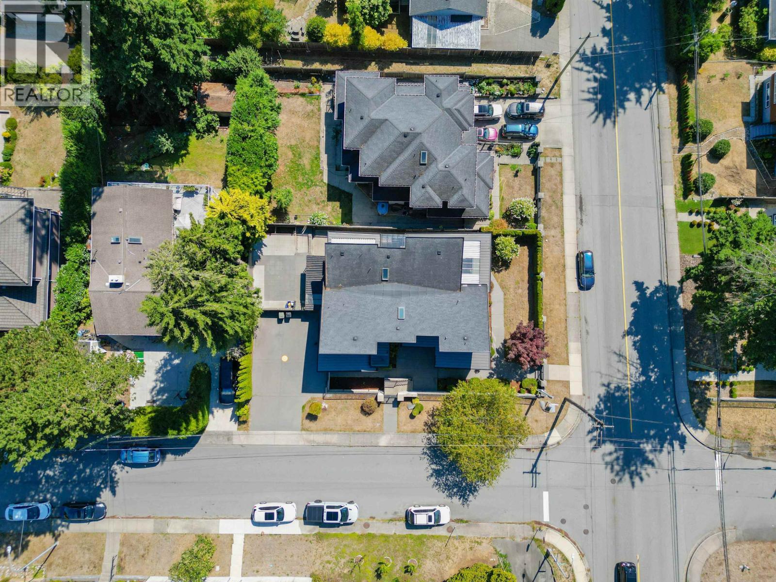 5208 Carson Street Property Photo 4