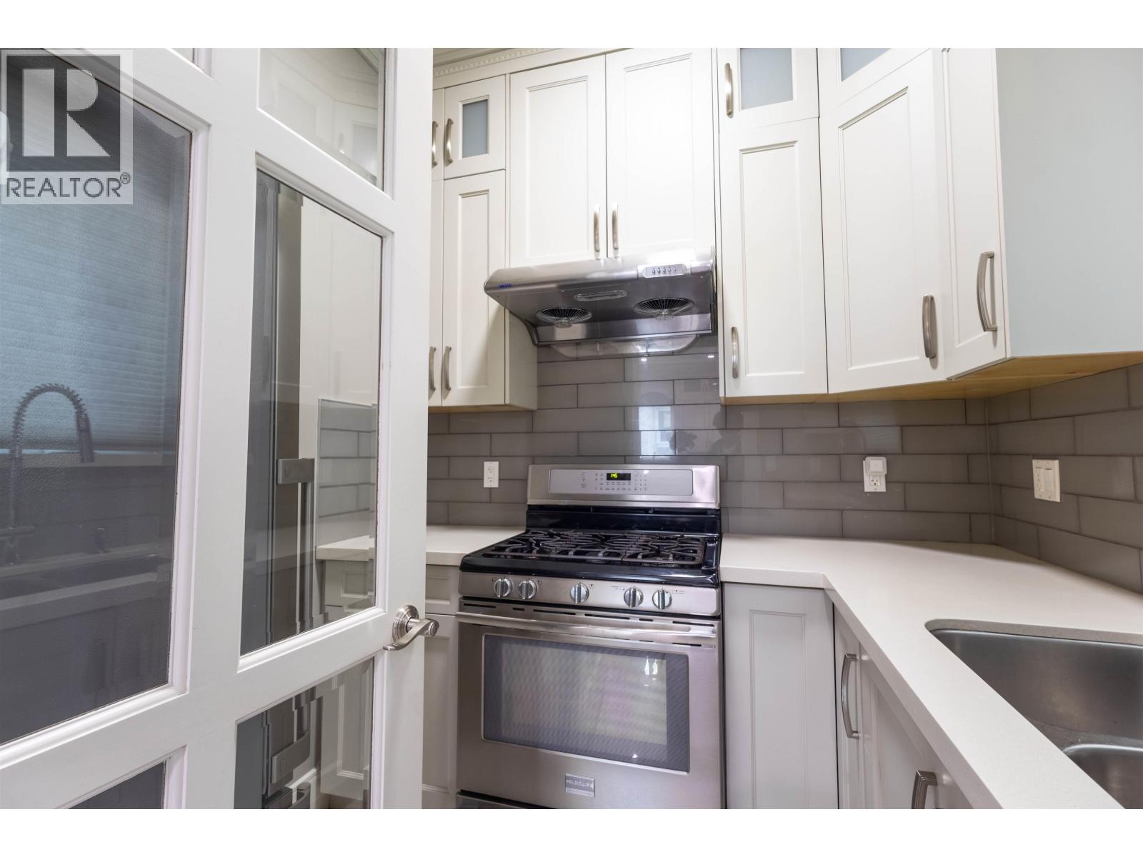 5208 Carson Street Property Photo 15