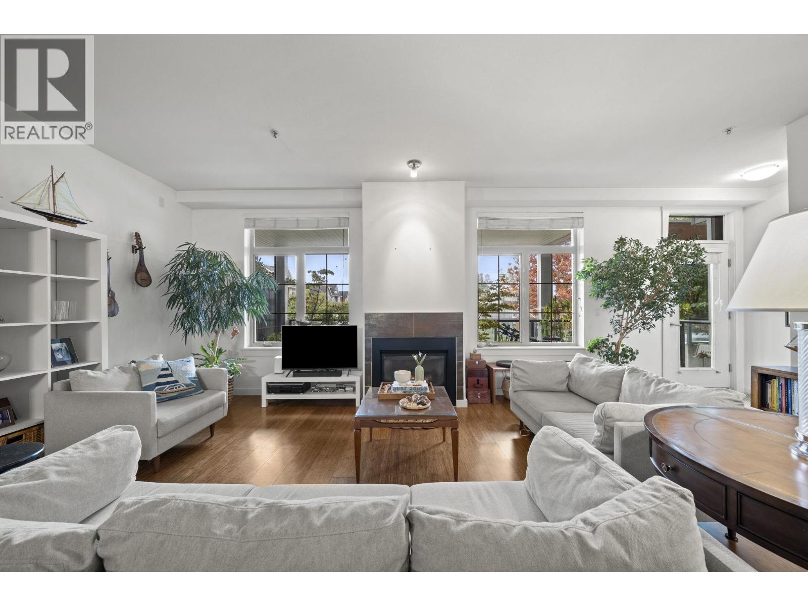 7 6233 London Road Property Photo 2