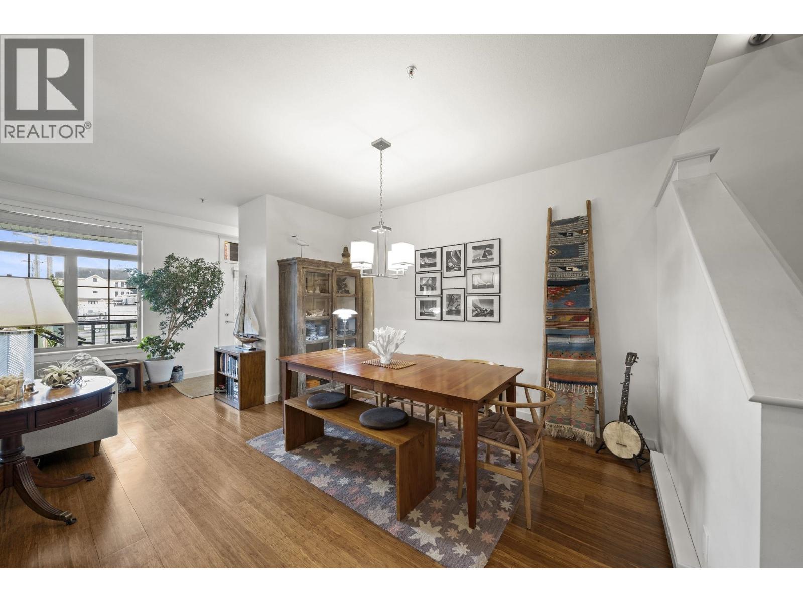 7 6233 London Road Property Photo 3
