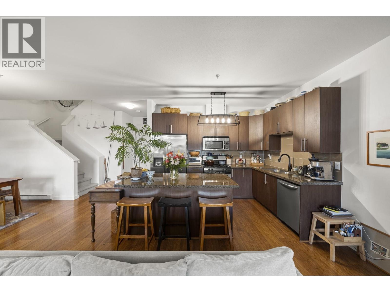 7 6233 London Road Property Photo 9