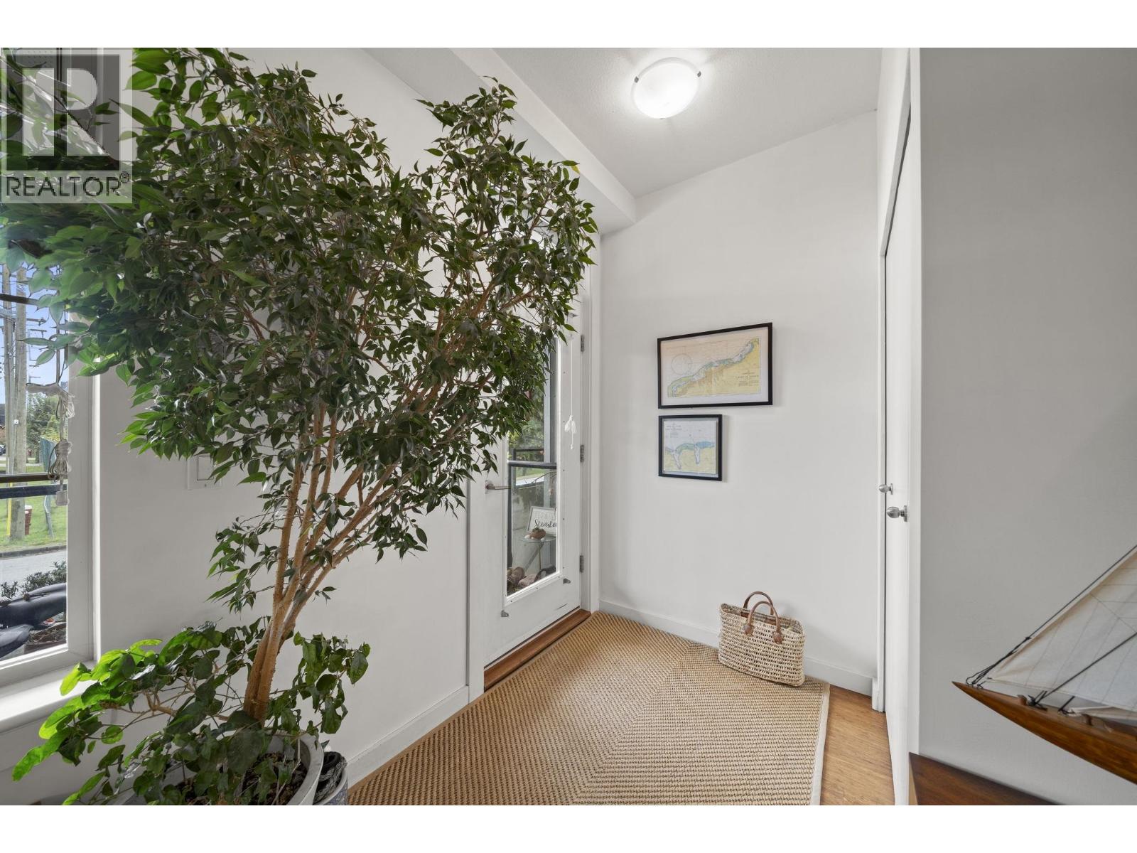 7 6233 London Road Property Photo 11