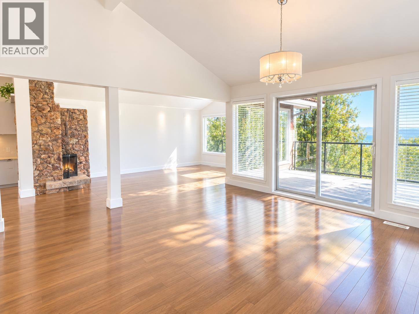 1448 Sandhurst Place Property Photo 3