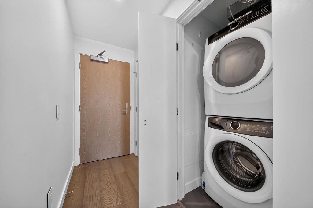 303 15165 Thrift Avenue Property Photo 3