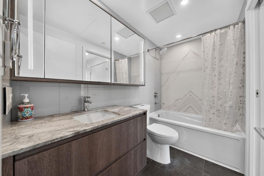 303 15165 Thrift Avenue Property Photo 4