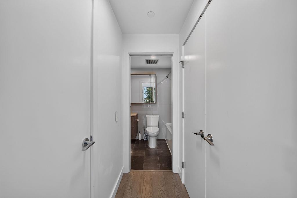 303 15165 Thrift Avenue Property Photo 19