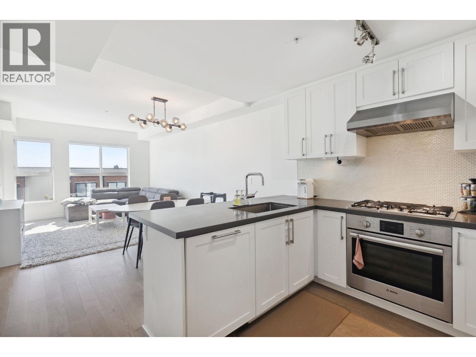 417 10177 River Drive Property Photo 1