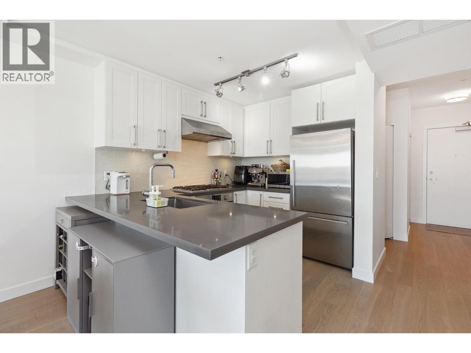 417 10177 River Drive Property Photo 6