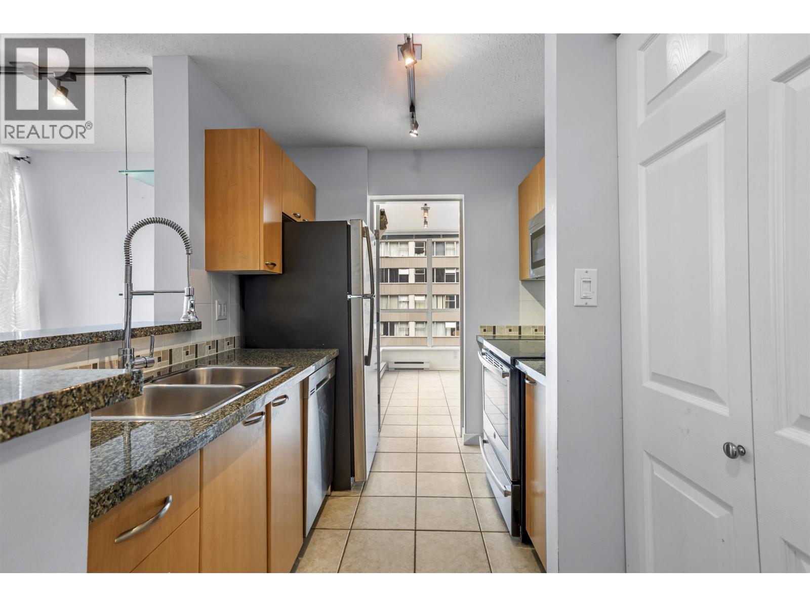 1506 1420 W Georgia Street Property Photo 4